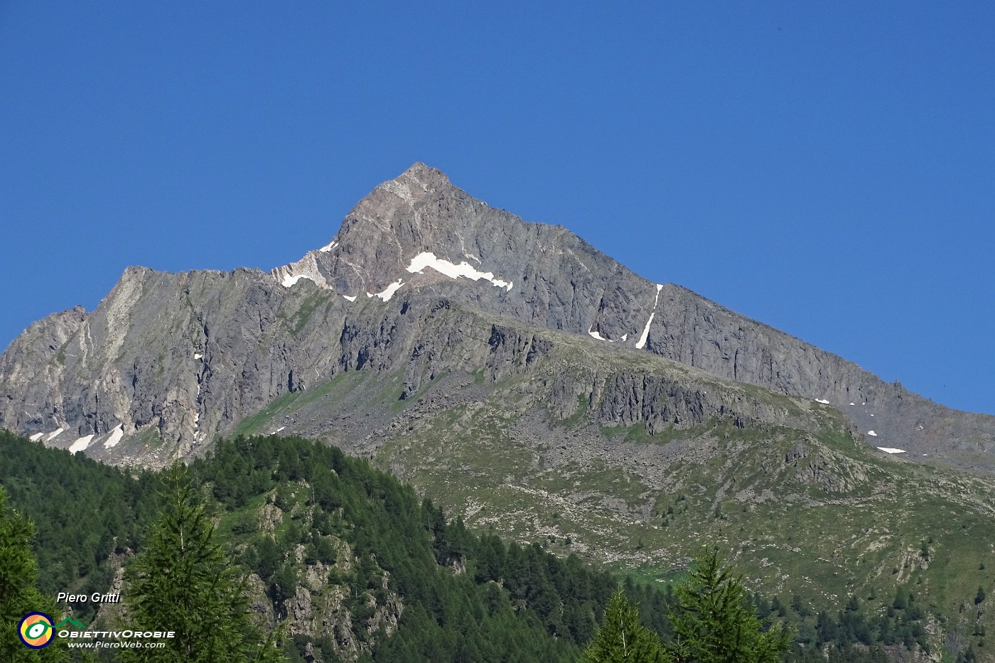 20 Zoom in Pizzo del Forno a sx del Passo del Muretto.JPG